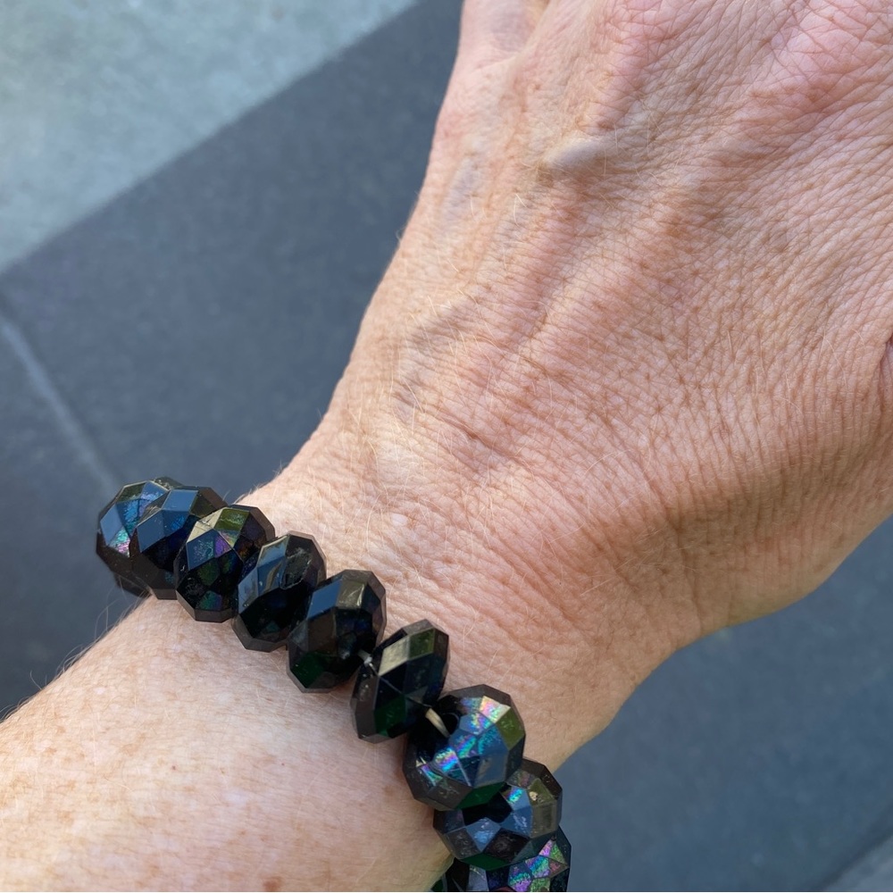 Vintage black bracelet cuff stretch beaded iridescent elastic costume jewelry - Picture 3 of 7